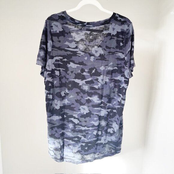 Athleta Breezy V-neck T-shirt, Black & Gray Camo Print, Size XLT - Picture 3 of 5